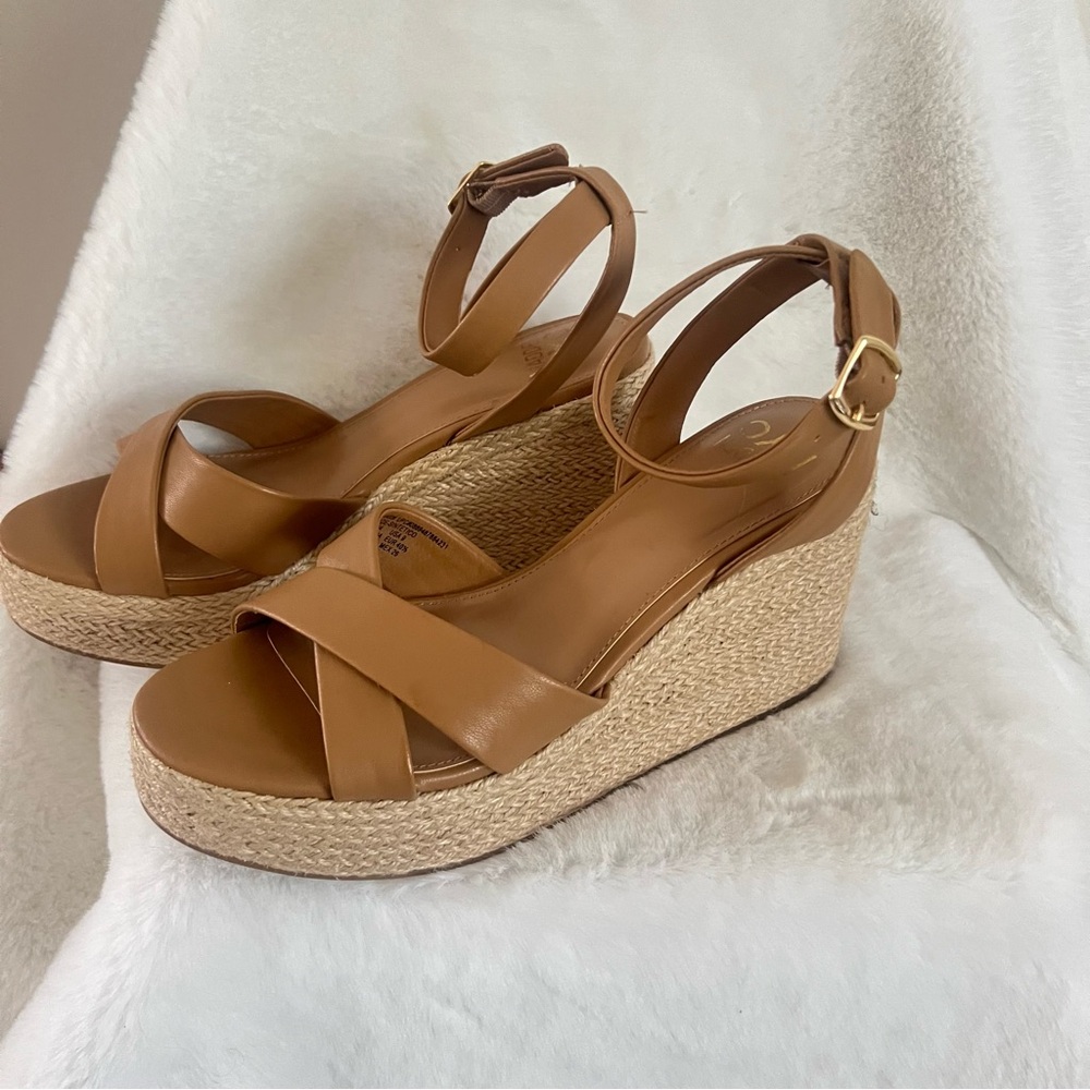 Elegant‎ Tan Wedge Sandals with Ankle Strap - Picture 3 of 6